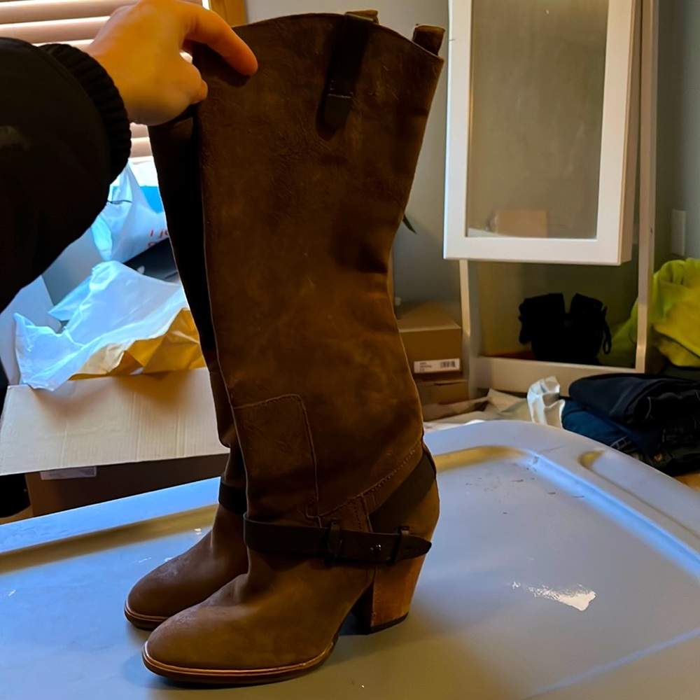 Leather suede knee high Dolce Vita boots excellent condition.